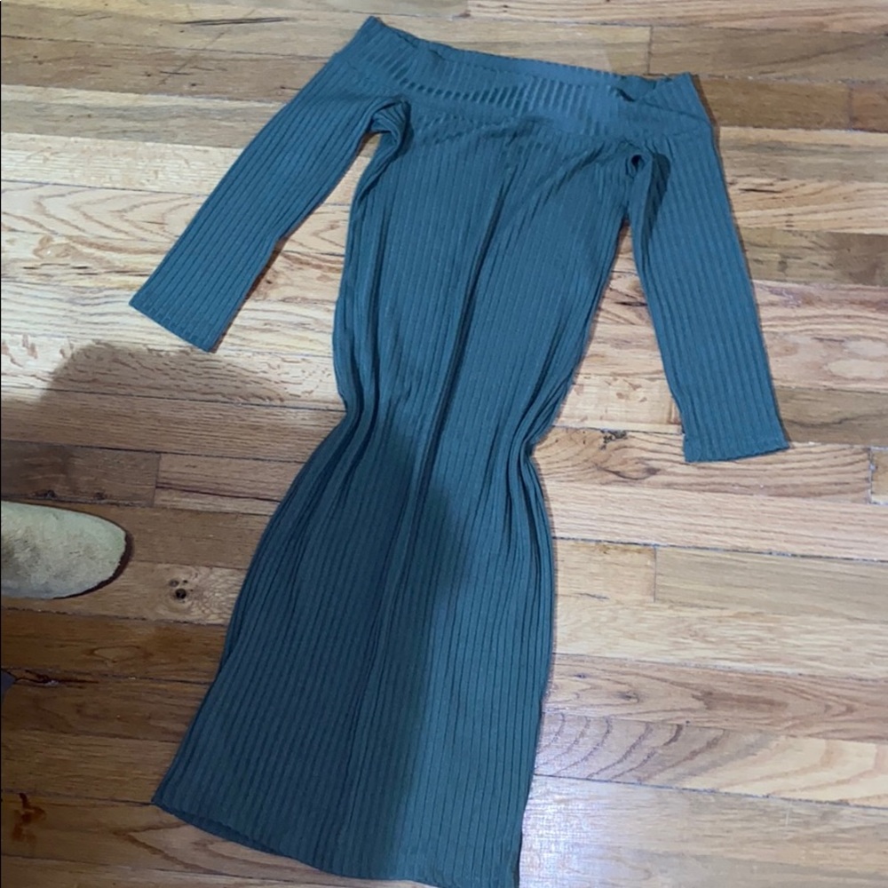 Off shoulder ribbed dress